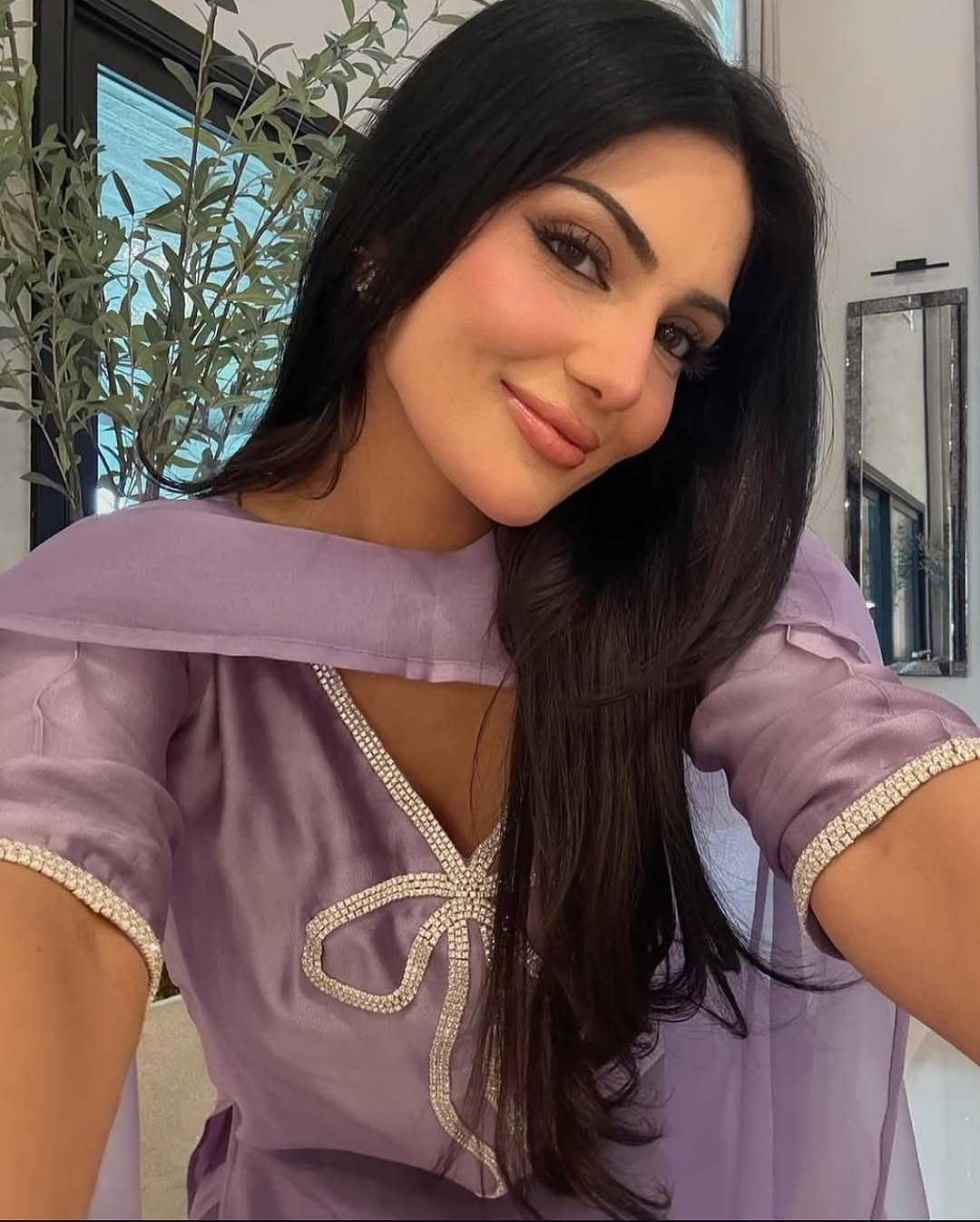 Bow Farshi Shalwar